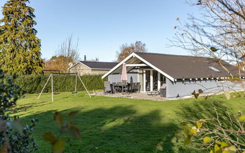 Gerarda - 450M from the Sea: Verblijf, Backyard, Werf, Garden Gebouwen, Schuur, Siding, Buitenmeubels, Blokhut, Outdoor Structuur, Keet
