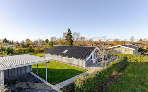 Gerarda - 450M from the Sea: Verblijf, Backyard, Werf, Garden Gebouwen, Schuur, Siding, Buitenmeubels, Blokhut, Outdoor Structuur, Keet