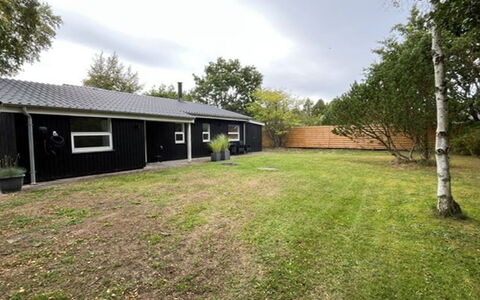 Elaina - 290M from the Sea: Dak, Huis, Deur, Verblijf, Schaduw, Siding, Werf, Landgoed, Backyard