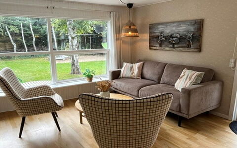 Elaina - 290M from the Sea: Dak, Huis, Deur, Verblijf, Schaduw, Siding, Werf, Landgoed, Backyard