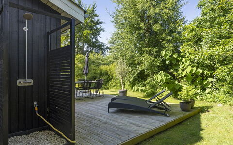 Elaina - 290M from the Sea: Dak, Huis, Deur, Verblijf, Schaduw, Siding, Werf, Landgoed, Backyard