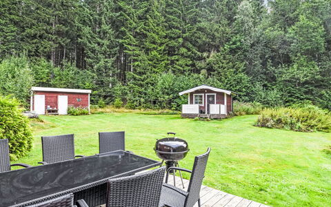 Liane Dalen: Struik, Verblijf, Huis, Huis, Land Lot, Tuin, Groundcover, Landscaping, Gazon, Landgoed