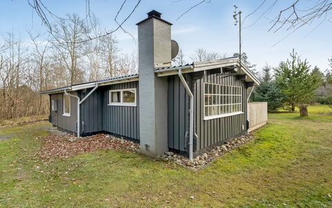 Leandra - 11Km from the Sea: Verblijf, Backyard, Werf, Garden Gebouwen, Schuur, Siding, Buitenmeubels, Blokhut, Outdoor Structuur, Keet