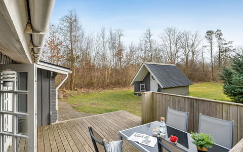 Leandra - 11Km from the Sea: Verblijf, Backyard, Werf, Garden Gebouwen, Schuur, Siding, Buitenmeubels, Blokhut, Outdoor Structuur, Keet