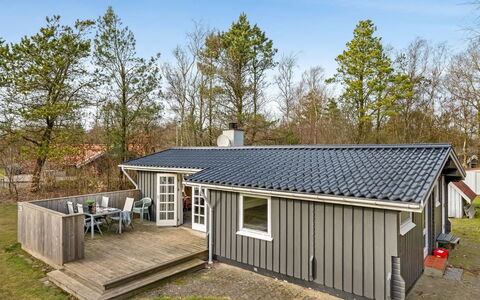Leandra - 11Km from the Sea: Verblijf, Backyard, Werf, Garden Gebouwen, Schuur, Siding, Buitenmeubels, Blokhut, Outdoor Structuur, Keet