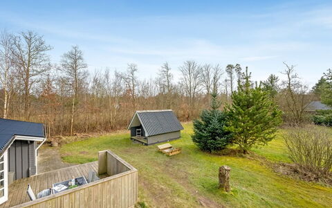 Leandra - 11Km from the Sea: Verblijf, Backyard, Werf, Garden Gebouwen, Schuur, Siding, Buitenmeubels, Blokhut, Outdoor Structuur, Keet