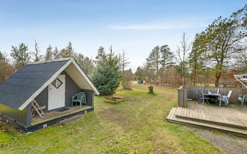 Leandra - 11Km from the Sea: Verblijf, Backyard, Werf, Garden Gebouwen, Schuur, Siding, Buitenmeubels, Blokhut, Outdoor Structuur, Keet