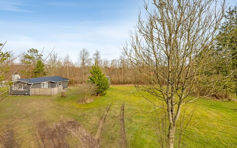 Leandra - 11Km from the Sea: Verblijf, Backyard, Werf, Garden Gebouwen, Schuur, Siding, Buitenmeubels, Blokhut, Outdoor Structuur, Keet