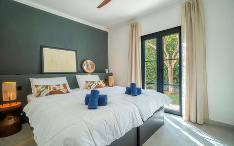 Can Popi: Meubilair, Interieur Ontwerp, Slaapkamer, Bed, Plafond, Bedding, Laken, Kamer, Huis, Verdieping