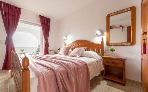 Vita: Meubilair, Interieur Ontwerp, Flooring, Hout, Slaapkamer, Bed, Verdieping, Kamer, Laken, Linens