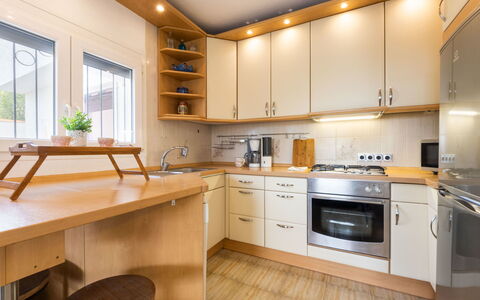 Vita: Meubilair, Keuken, Countertop, Toestel Van De Keuken, Cabinetry, Interieur Ontwerp, Flooring, Major Appliance, Hout, Lichte Inrichting