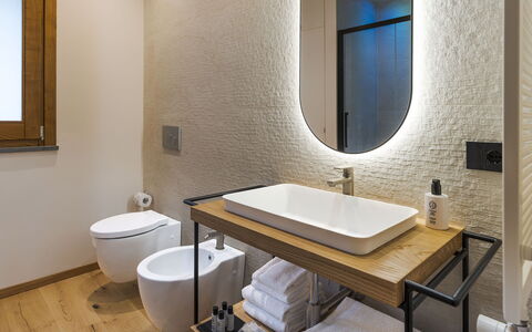 Casa Gibel: Muur, Interieur Ontwerp, Loodgieterswerkinrichting, Badkamer, Flooring, Wastafel In De Badkamer, Wastafel, Kraan, Spiegel, Verdieping
