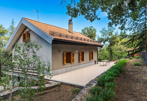 Casa Gibel: Gebouw, Hout, Huis, Huis, Dak, Verblijf, Architectuur, Landelijk Gebied, Deur, Boerderij