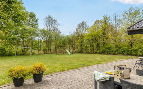 Gildo - 30Km from the Sea: Verblijf, Backyard, Werf, Garden Gebouwen, Schuur, Siding, Buitenmeubels, Blokhut, Outdoor Structuur, Keet