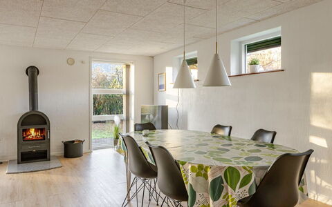 Gildo - 30Km from the Sea: Verblijf, Backyard, Werf, Garden Gebouwen, Schuur, Siding, Buitenmeubels, Blokhut, Outdoor Structuur, Keet