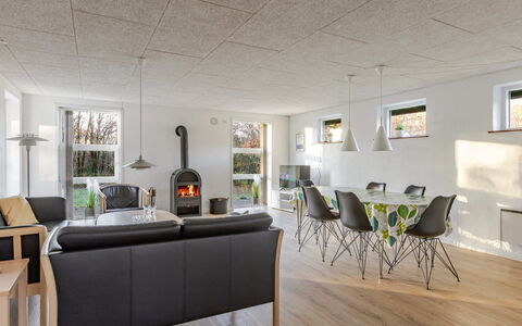 Gildo - 30Km from the Sea: Verblijf, Backyard, Werf, Garden Gebouwen, Schuur, Siding, Buitenmeubels, Blokhut, Outdoor Structuur, Keet