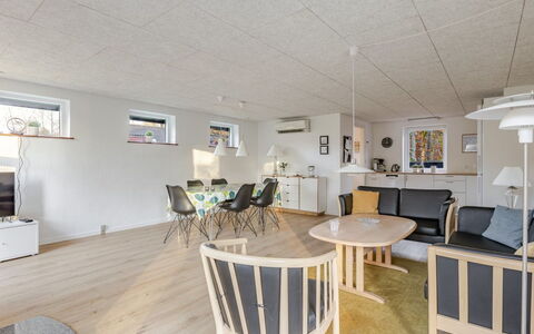 Gildo - 30Km from the Sea: Verblijf, Backyard, Werf, Garden Gebouwen, Schuur, Siding, Buitenmeubels, Blokhut, Outdoor Structuur, Keet
