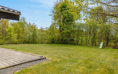 Gildo - 30Km from the Sea: Verblijf, Backyard, Werf, Garden Gebouwen, Schuur, Siding, Buitenmeubels, Blokhut, Outdoor Structuur, Keet