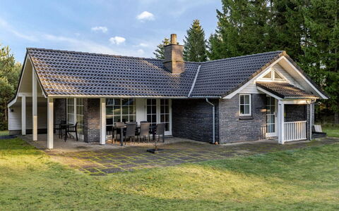 Ørger - 30Km from the Sea: Dak, Huis, Huis, Verblijf, Deur, Siding, Dek, Veranda, Plank, Hardwood