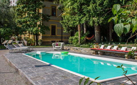 Virginia 16: Zwembad, Toevlucht, Buitenmeubels, Samengesteld Materiaal, Flagstone, Eco Hotel, Tuin, Schaduw, Backyard, Thermae