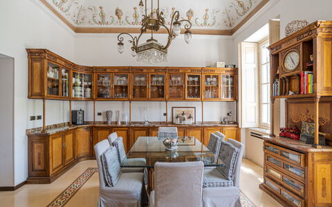 Gallietta: Meubilair, Interieur Ontwerp, Flooring, Hout, Tafel, Verdieping, Plafond, Kamer, Eetkamer, Verlichting