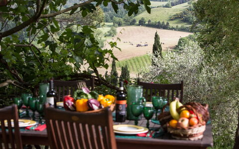 Torre Fantini: Meubilair, Tafel, Tableware, Voedsel, Drinkware, Stoel, Fles, Buitentafel, Buitenmeubels, Serveware