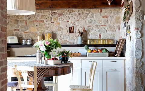 Asolina Villa: Meubilair, Muur, Interieur Ontwerp, Hout, Keuken, Flooring, Stoel, Tafel, Keuken En Eettafel, Huis