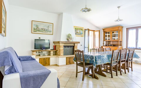 Villa Altavista: Flooring, Interieur Ontwerp, Meubilair, Verdieping, Plafond, Kamer, Tafel, Bankstel, Woonkamer, Stoel
