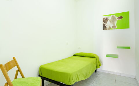Villa Altavista: Flooring, Verdieping, Meubilair, Kamer, Interieur Ontwerp, Bed, Slaapkamer, Comfort, Laken, Bedding