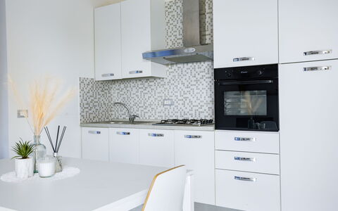 Villa Altavista: Keuken, Countertop, Major Appliance, Cabinetry, Toestel Van De Keuken, Hout, Interieur Ontwerp, Flooring, Fornuis, Huis