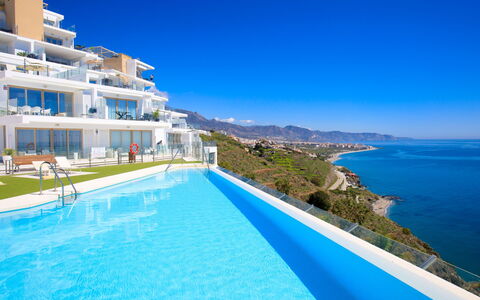 Nerja View with Infitinity Pool: Blauw, Toevlucht, Zwembad, Hotel, Badplaats, Badplaats, Caribbean, Villa