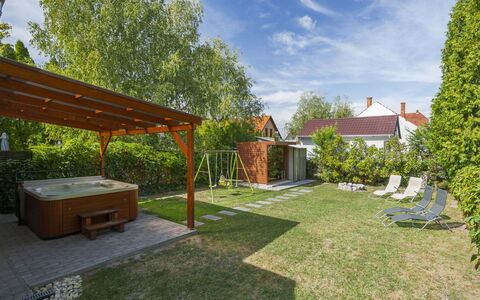 Wild Grape: Siding, Tuin, Verblijf, Buitenmeubels, Schaduw, Werf, Garden Gebouwen, Backyard, Landscaping, Hardwood
