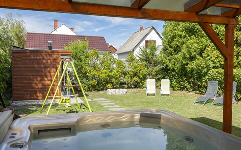 Wild Grape: Siding, Tuin, Verblijf, Buitenmeubels, Schaduw, Werf, Garden Gebouwen, Backyard, Landscaping, Hardwood