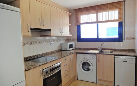 Minini: Eigendom, Kamer, Cabinetry, Countertop, Major Appliance, Keuken, Meubilair, Gebouw, Huis, Onroerend Goed