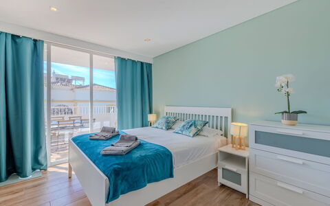 Viva One - Vip Properties: Interieur Ontwerp, Verdieping, Flooring, Meubilair, Slaapkamer, Hout, Plafond, Bed, Kamer, Textiel