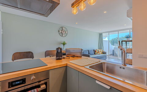 Viva One - Vip Properties: Interieur Ontwerp, Keuken, Countertop, Flooring, Meubilair, Cabinetry, Verdieping, Plafond, Hout, Toestel Van De Keuken