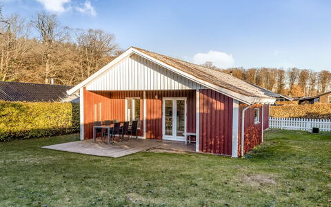 Pavo - 200M from the Sea: Verblijf, Backyard, Werf, Garden Gebouwen, Schuur, Siding, Buitenmeubels, Blokhut, Outdoor Structuur, Keet