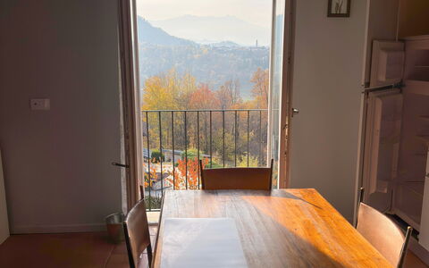 Alma Montis - Frabosa Sottana: Meubilair, Hout, Tafel, Keuken En Eettafel, Stoel, Flooring, Verdieping, Interieur Ontwerp, Eetkamer, Kamer