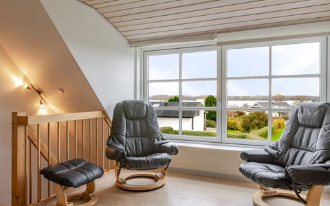 Arvi - 100M from the Sea: Hout, Dak, Huis, Huis, Architectuur, Siding, Land Lot, Verblijf, Schuur, Garden Gebouwen
