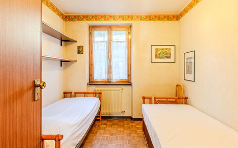 Salet: Muur, Interieur Ontwerp, Flooring, Hout, Verdieping, Plafond, Kamer, Meubilair, Slaapkamer, Bed