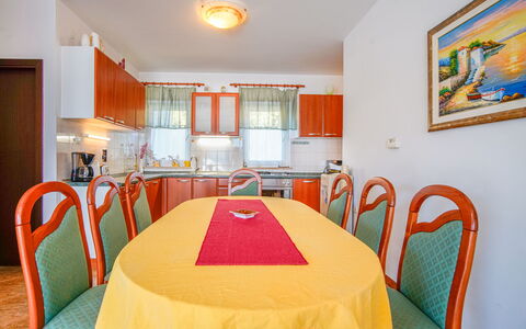 Opatija Matulji 406: Flooring, Interieur Ontwerp, Verdieping, Meubilair, Plafond, Kamer, Stoel, Tafel, Keuken En Eettafel, Eetkamer