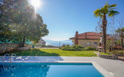 Opatija Matulji 406: Blauw, Zwembad, Woongebied, Toevlucht, Eco Hotel, Landgoed, Flagstone, Villa, Schaduw, Landscaping
