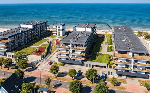Gardenia: Meubilair, Stoel, Tafel, Appartement, Buitenmeubels, Balkon, Keuken En Eettafel, Condominium, Schaduw, Patio