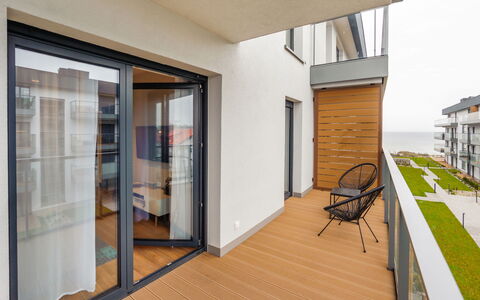 Gardenia: Meubilair, Stoel, Tafel, Appartement, Buitenmeubels, Balkon, Keuken En Eettafel, Condominium, Schaduw, Patio