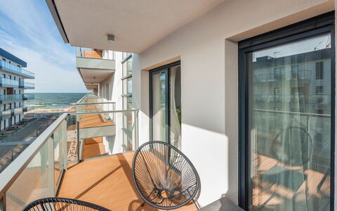 Gardenia: Meubilair, Stoel, Tafel, Appartement, Buitenmeubels, Balkon, Keuken En Eettafel, Condominium, Schaduw, Patio