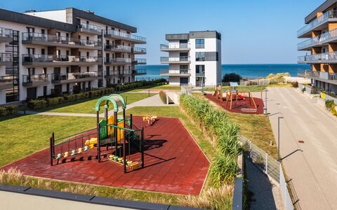 Gardenia: Meubilair, Stoel, Tafel, Appartement, Buitenmeubels, Balkon, Keuken En Eettafel, Condominium, Schaduw, Patio