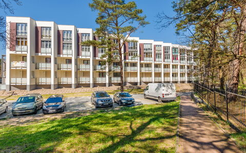 Bursztynowe Osiedle: Meubilair, Stoel, Tafel, Appartement, Buitenmeubels, Balkon, Keuken En Eettafel, Condominium, Schaduw, Patio