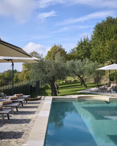 Stanzia Butori: Zwembad, Buitenmeubels, Ligstoel, Tuin, Landscaping, Schaduw, Flagstone, Ontwerp, Eco Hotel, Stoel