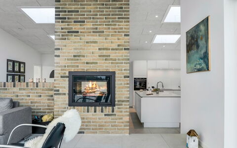 Nico - 1.4Km from the Sea: Meubilair, Flooring, Muur, Interieur Ontwerp, Hout, Verdieping, Haard, Plafond, Stoel, Woonkamer