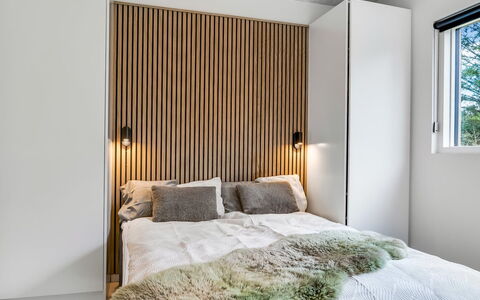 Nico - 1.4Km from the Sea: Slaapkamer, Interieur Ontwerp, Bed, Muur, Meubilair, Hout, Bedding, Laken, Plafond, Flooring